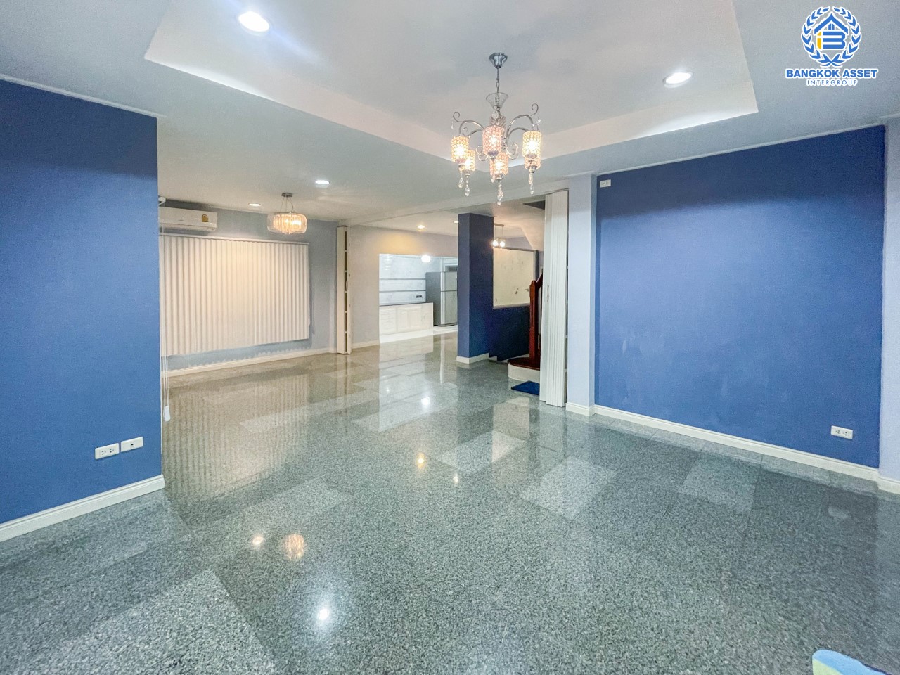 บ้านเดี่ยวมือสองย่านนนทบุรี ม.ธารา ราชพฤกษ์-ปิ่นเกล้า บ้านสวย พร้อมอยู่ เนื้อที่ 56 ตร.ว. ฟังก์ชัน 3 ห้องนอน 3 ห้องน้ำ 2 ที่จอดรถ แถมฟรี !!! เครื่องปรับอากาศ 2 เครื่อง+เครื่องดูดควัน 1 เครื่อง บนทำเลเชื่อมสู่ถนนกาญจนาภิเษก รายล้อมด้วยสิ่งอำนวยความสะดวกครบครัน ใกล้รถไฟฟ้าสายสีแดงอ่อน "สถานีตลิ่งชัน" และจุดขึ้นทางด่วน "ศรีรัช"